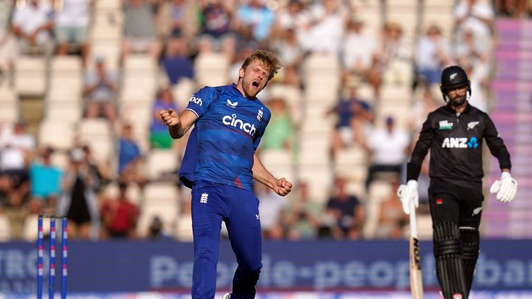 Finn Allen bowled out by Dave Willey